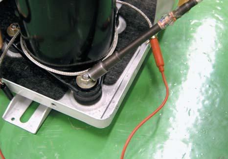 3) Loosen the fixing screws of the Heat Exchanger.