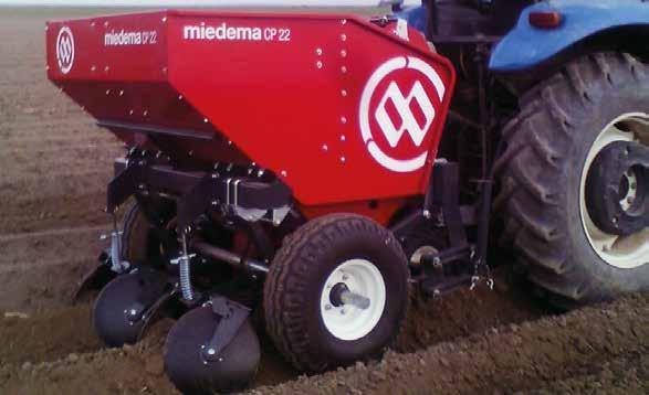 MIEDEMA CP 22 FARMER The Miedema CP 22 is the best choice for professional potato growers with small or irregular plots. The lifted two-row planter forms a very compact, manoeuvrable combination.