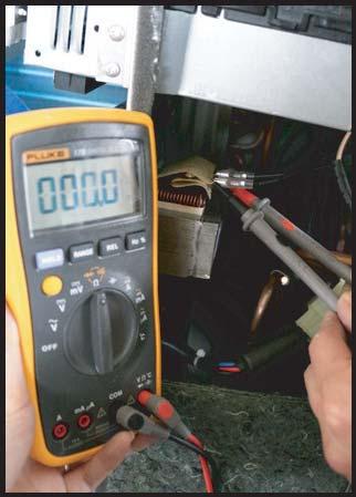 When the air conditioner is normal running, the voltage is moving alternately as positive values and negative values.
