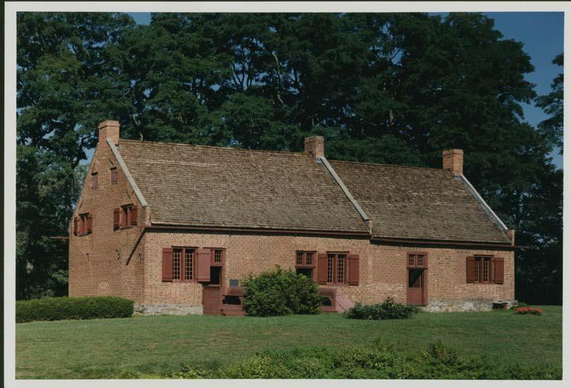 Page 8 Colonial Period Dutch Colonial 1625-1840 Luykas Van Alen House, Kinderhook, 1737 Surviving Dutch reveals the extraordinary persistence of the Dutch culture in Columbia County despite English