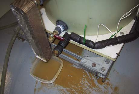ACCELERATED FOULING TESTING To investigate the operation of the passive anti-fouling back-flow device, a controlled experiment was undertaken at Queen's University, Dept. of Mechanical Engineering.