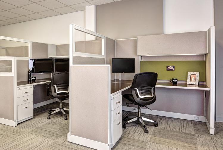 Glass panels and many more customizations are available for traditional or collaborative work environments.