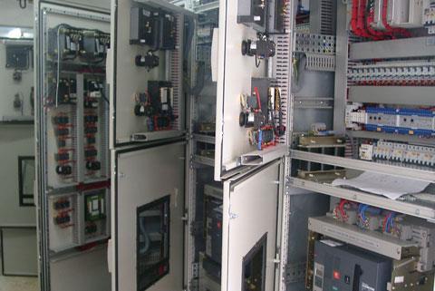 DISTRIBUTION SWITCHBOARD ADVANTAGES : System modularity that makes it possible to integrate numerous functions in a single distribution switchboard, including protection, distribution switchboard