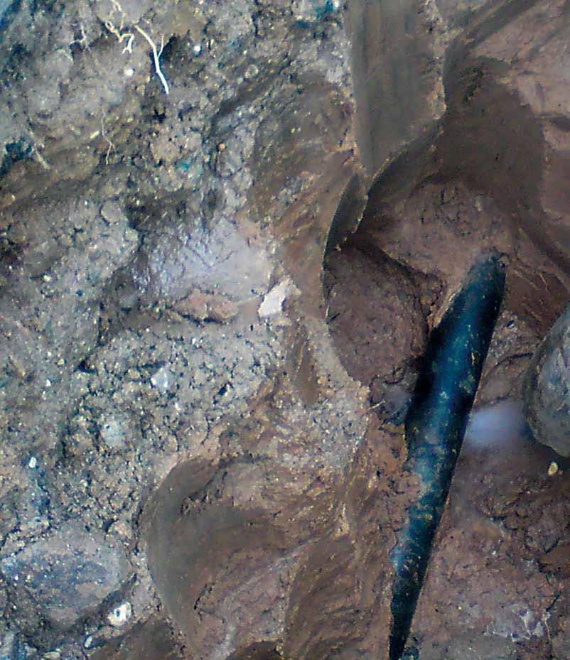 04 Burst pipes If a pipe bursts, you have to act quickly. RSP suction excavators can expose the damaged area of pipe in next to no time.