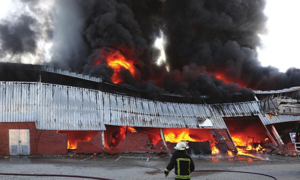 Information File Sprinklers in Warehouses Revision 3 June 2015 BIF 5 Fires in warehouses and large single storey buildings are more frequent than is generally thought.