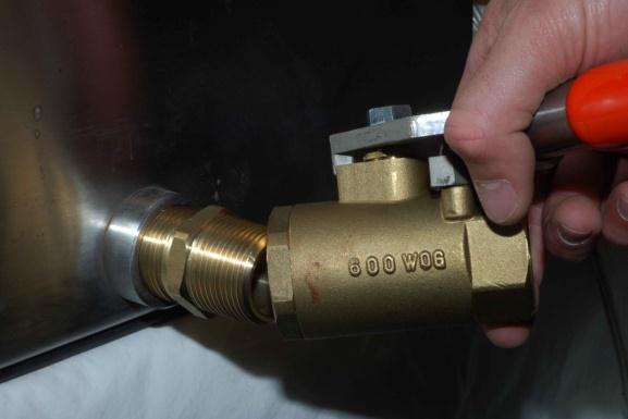 Install the self-closing silt valve at the inlet end of the unit using the