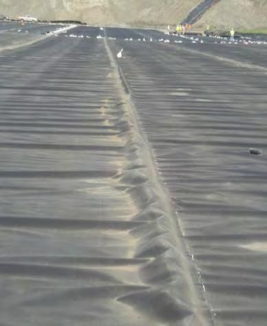 A large number of wrinkles can be observed on the polymeric geomembrane.