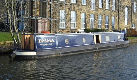 BROKER S SUMMARY! 57 6 Trad style narrow boat. Quality 10/6/4mm steelwork by Calder Valley Marine based on a Tim Tyler shell with side doors, a trad stern and taff seats.