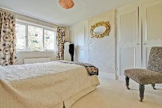 A unique opportunity to purchase a charming New Forest cottage set in one of the most sought after