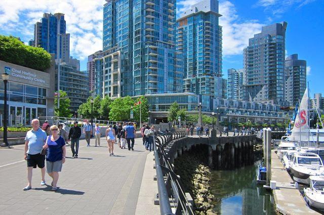 Vancouver s Approach and Urbanism Principles Public waterfront with