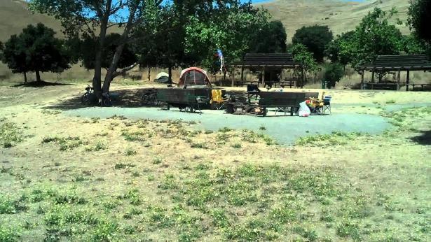 of East Bay Regional Park Group Campsites Occupancy: Minimum 11, Maximum 200 Dining Area: Picnic tables, serving tables, & extra-large BBQ