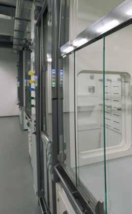 31 Fume hoods and Fumehoodsandexhaustdevices exhaust devices Clear view of all processes in the workspace The sash window of the fume hood head unit enables a