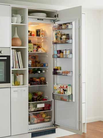 Integrated full-height tower refrigeration Lamona integrated full-height larder fridge White LM6700 - Fridge automatic defrost - 4 Glass shelves - Dairy rack - 1 Salad crisper