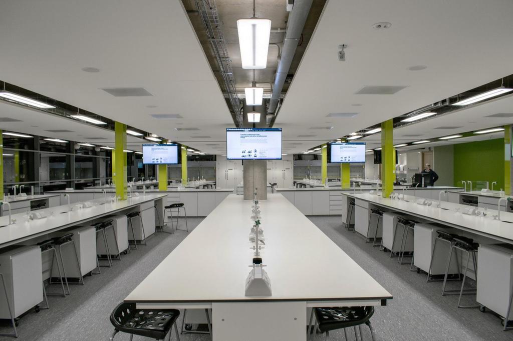 How can an AV system encourage students to collaborate in order