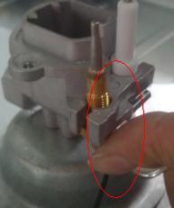 Adjust position of the thermocouple in the hole of the bottom cup.