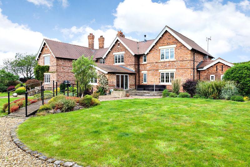 A magnificent and delightful six bedroomed period detached house set within just over 4.5 acres.