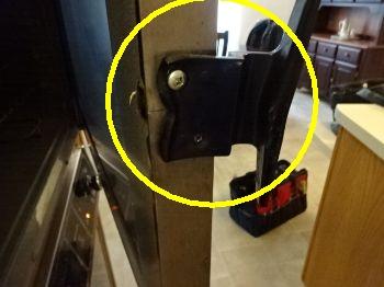 15. Refrigerator Conditions Broken door handle. 16. Dishwasher Condition The dishwasher is old and still operating.