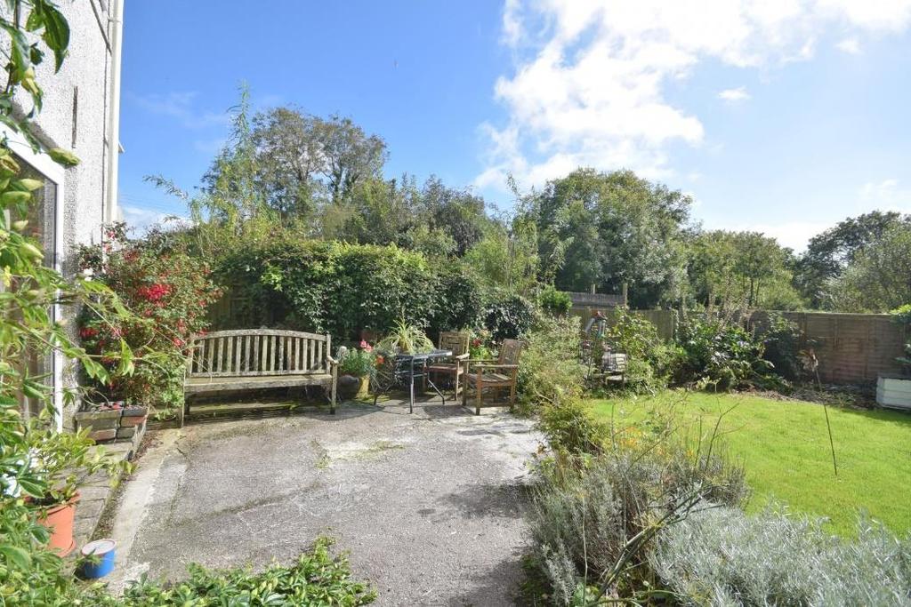 3 Tucked away at the end of a no through road within the hamlet of Shepherds which is approximately 1¼ miles from the popular village of St Newlyn East with Newquay (approximately 5 miles) and Truro