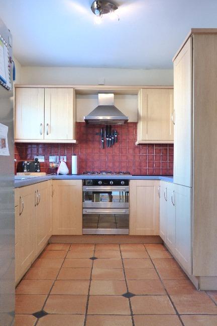 units, tiled floor, Whirlpool 5 ring gas hob and double