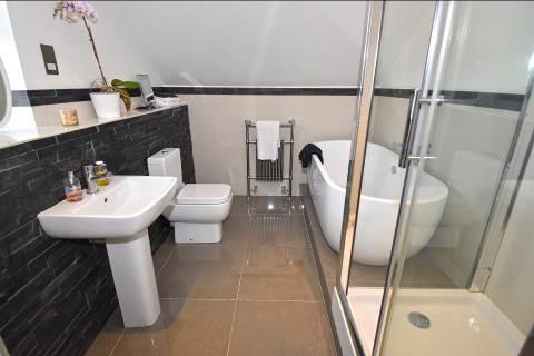 QUALITY FITTED EN-SUITE BATH/SHOWER ROOM 9'5 x 7'8 Partly tiled in porcelain with feature slate tiled wall and contemporary