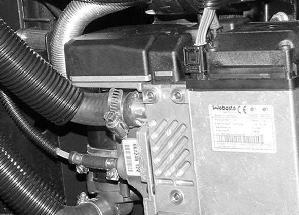 INSTALLATION BLUEHEAT - DODGE RAM 500 / 3500 Secure heater support bracket (3) to the frame / bumper mounting bolt with nut () provided.