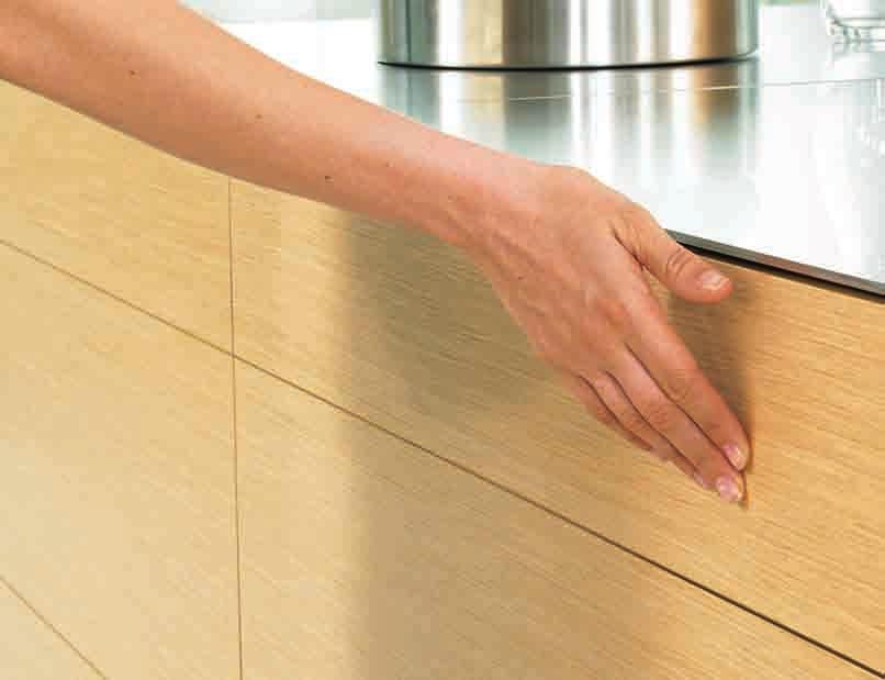 Sensotronic Performance features: The drawer can be opened by tapping or pulling; a gentle nudge is sufficient The door is closed by tapping Tapping determines the direction of travel, the drawer