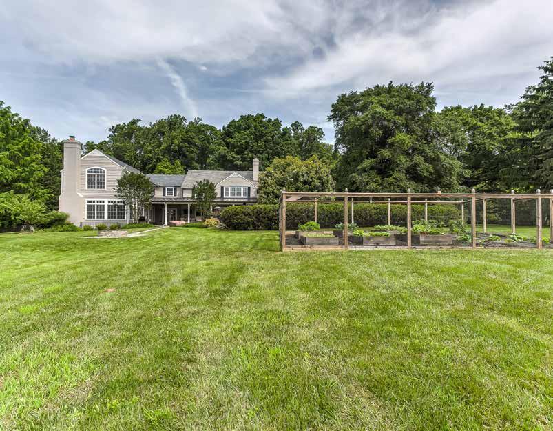 11151 Falls Road Extremely private in a picturesque setting yet convenient to the confluence of I83 and I695, this exquisite Brooklandville estate leaves nothing to be desired.