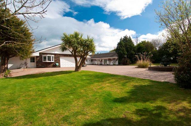CG Magnificent 4 Bedroom Property With Spectacular Sea Views 00 (44) 1624 812823 Fairwinds, Booilushag, Maughold 1,450,000 * Magnificent 4 Bedroom Property With Spectacular Sea Views * Semi-Circular