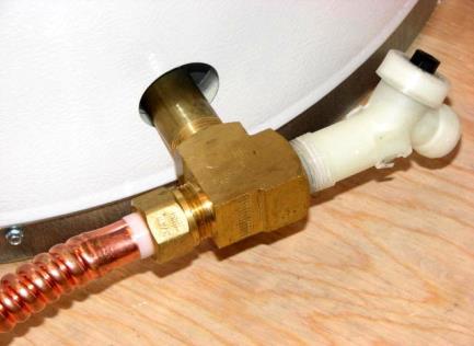 4 Top-feed tank connection includes ¾ MNPT nipple and street-tee. 11. [TOP-FEED TANK ONLY]. Thread removed drain valve into remaining FIP port of street-tee and tighten (Fig.4.2.4).