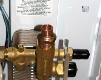 If a heat trap device is present, remove it (see 2.4.1 Heat trap valve or gasket must be removed). 2. Thread ¾ MNPT nipple x 2½ into hot-outlet port of solar storage tank.