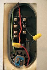 lower element/thermostat (Fig. 4.10.4). If necessary, use short wires that connect thermostat to element (blue/yellow) as jumpers to complete connections. 11.