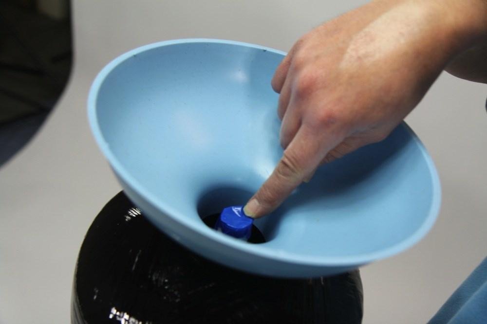 A helper may be needed to hold the funnel during the filling process. It is recommended that a dust mask and safety goggles be worn to prevent possible injury.