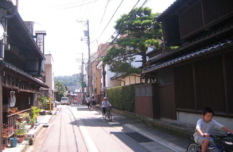 Fig.10 Designated as a Small Historical District, where derived from ordinary citizen s district, provided by Kanazawa City Some efforts for Revitalization of the Central Area In order to tackle with