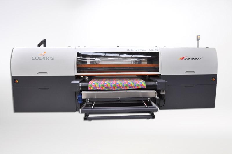 Thermic activated glue creates a sticky belt for fabric fixation throughout the printing process.