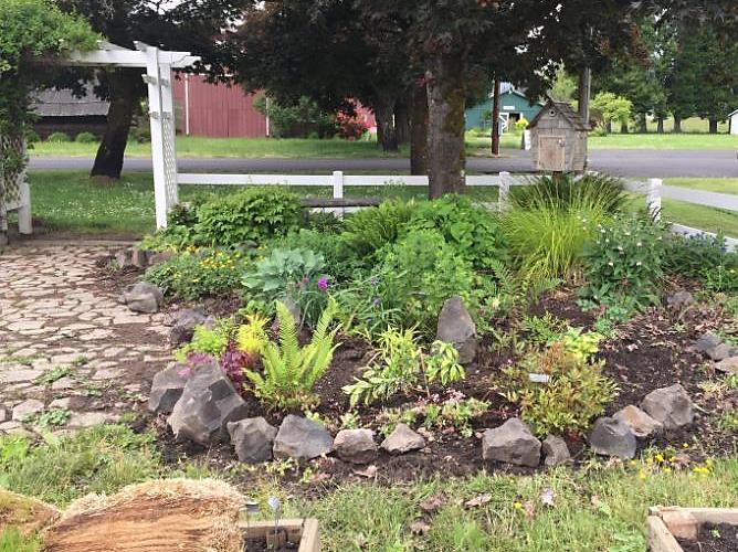 Columbia County Master Gardener Demonstration Garden Contributed by: Lisa Brooke, Master Gardener class of 2018 In the May 2018 Columbia County Master Gardener Newsletter The Grapevine, a note from