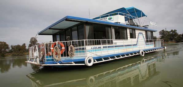 luxury on a budget Deluxe 2-10 berth Houseboat with a 2 person