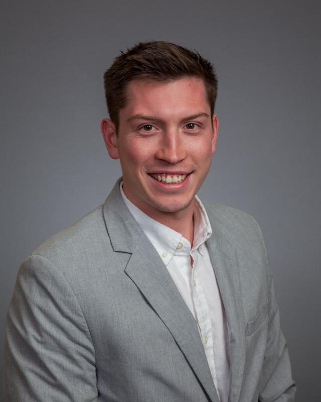 Advisor Bio & Contact 2 SPENCER CRIGLER Associate Advisor PROFESSIONAL BACKGROUND Spencer recently graduated from the University of North Carolina at Charlotte as a Bachelor of Science in Business