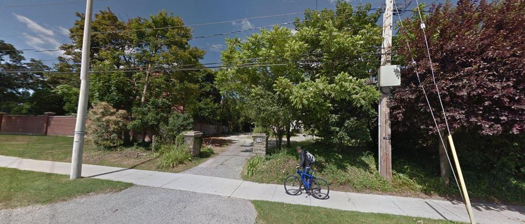 Figure 2 Streetview showing front landscaping (Google Streetview July