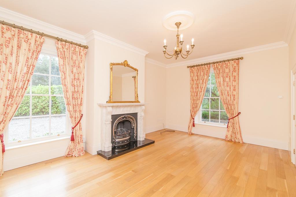 crescent fan light over leading to: Very convenient to Holywood, Belfast City Airport and City Centre SPACIOUS RECEPTION HALL: Tiled marble flooring. Cornice ceiling. Ceiling rose.