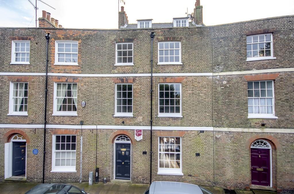 295,995 Ref: T714 5 The Crescent, Wisbech, Cambridgeshire PE13 1EH ELEGANT GRADE II LISTED PROPERTY SITUATED IN THE ATTRACTIVE