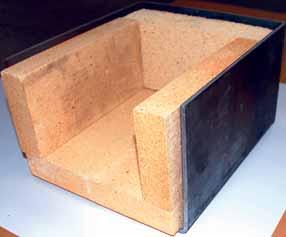 If the refractory bricks are adjusted incorrectly, the fire hits the edge of the combustion chamber unopposed and might damage the steel tank