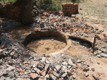 The method of adding soil deeper into the pit was carried out using two methods, ramming with a