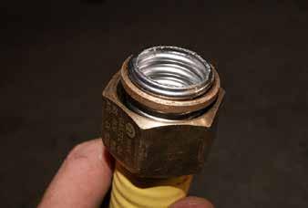 Take care not to tighten the pipe cutter too tightly as it may cause deformations.