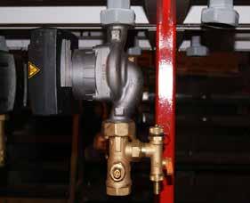 Please be aware that all of the gaskets must be fitted in the correct positions as shown in the picture on the right. Note: the pump may be different to the one shown in the photograph.
