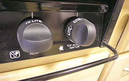 SECTION 4 APPLIANCES & SYSTEMS To Light Range Top Burners Turn the desired burner knob to HI LITE position Immediately spin the IGNITOR knob clockwise at least one full turn to light the burner If