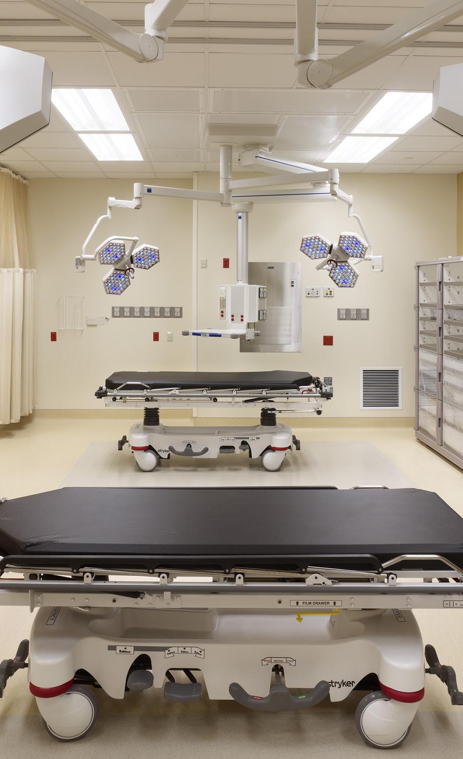 In a medica center such as Saint Francis, a cean and modern design aesthetic directy refects that faciity s commitment to evoving technoogies and meticuous patient care.