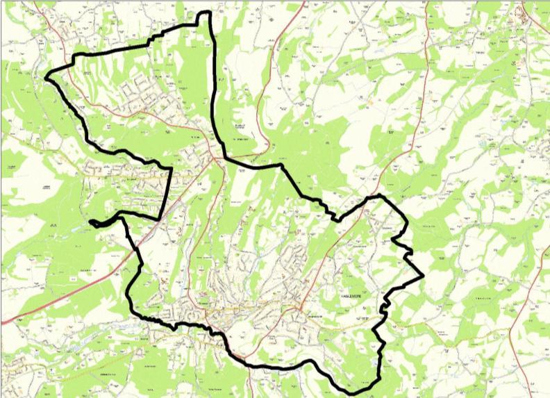 3. Geography of the Area Haslemere and Hindhead are situated in the extreme south-west corner of Surrey, adjacent to the borders of both Hampshire and West Sussex.