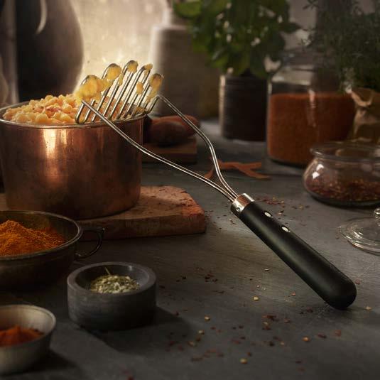 IKEA PRESS KIT / OCTOBER 2016 / 40 PH138660 VARDAGEN KITCHEN UTENSILS Complementing the dinnerware, oven- and bakeware already available in the series of everyday basics in a traditional style, this