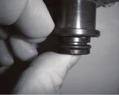 Remove the clips on the inlet/outlet of the water pump. Outlet side Inlet side Remove the clip. 4.