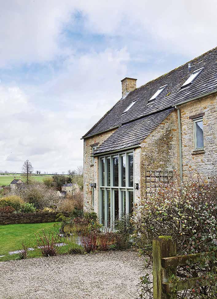 HUSHED T O N E S In this converted Cotswolds barn, designer Pippa Paton has combined modern design with natural materials to create a